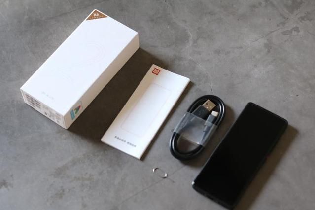 小米有品再次出新品，全面屏老人机这颜值让小米情何以堪-2